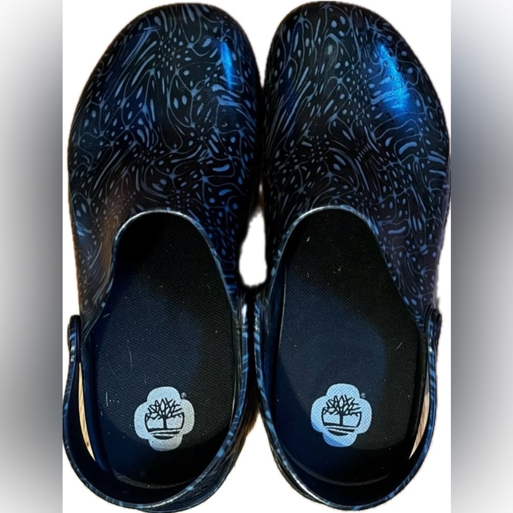 Timberland Black & Blue Mules with Intricate Pattern. Women’s size 8 / 8.5